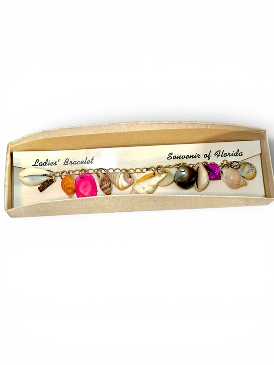 Vintage Jewelry - Vintage Florida Seashell Charm Bracelet in Box